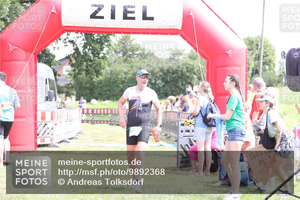 21.06.2026 - 29. Vierlanden-Triathlon Andreas Tolksdorf http://msf.ph/oto/9892368 21.06.2026 13:41:21 Ziel 635, 635 meine-sportfotos.de