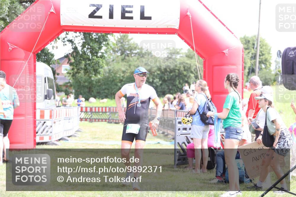 21.06.2026 - 29. Vierlanden-Triathlon Andreas Tolksdorf http://msf.ph/oto/9892371 21.06.2026 13:41:21 Ziel 635, 635 meine-sportfotos.de