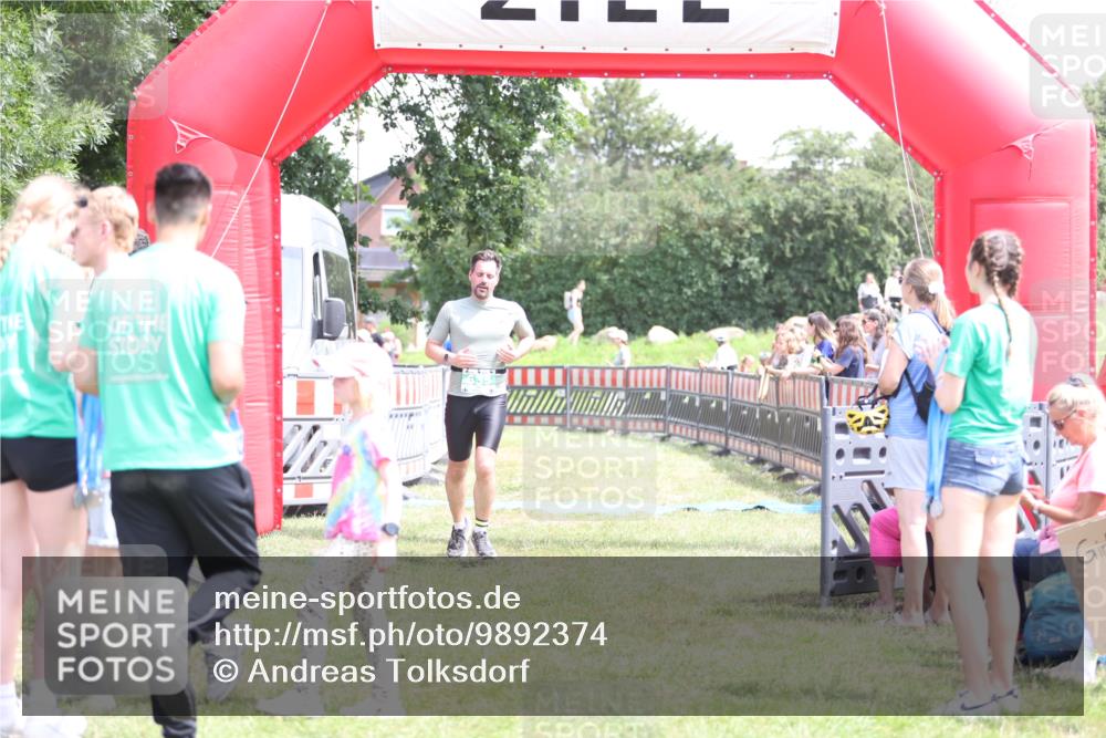 21.06.2026 - 29. Vierlanden-Triathlon Andreas Tolksdorf http://msf.ph/oto/9892374 21.06.2026 13:41:28 Ziel 635, 635 meine-sportfotos.de