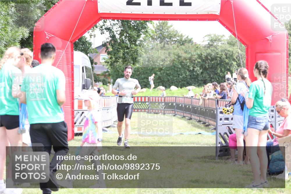 21.06.2026 - 29. Vierlanden-Triathlon Andreas Tolksdorf http://msf.ph/oto/9892375 21.06.2026 13:41:28 Ziel 635, 635 meine-sportfotos.de