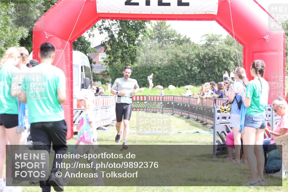 21.06.2026 - 29. Vierlanden-Triathlon Andreas Tolksdorf http://msf.ph/oto/9892376 21.06.2026 13:41:28 Ziel 635, 635 meine-sportfotos.de