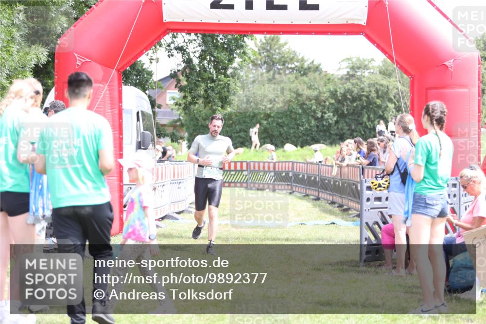 21.06.2026 - 29. Vierlanden-Triathlon Andreas Tolksdorf http://msf.ph/oto/9892377 21.06.2026 13:41:28 Ziel 635, 635 meine-sportfotos.de