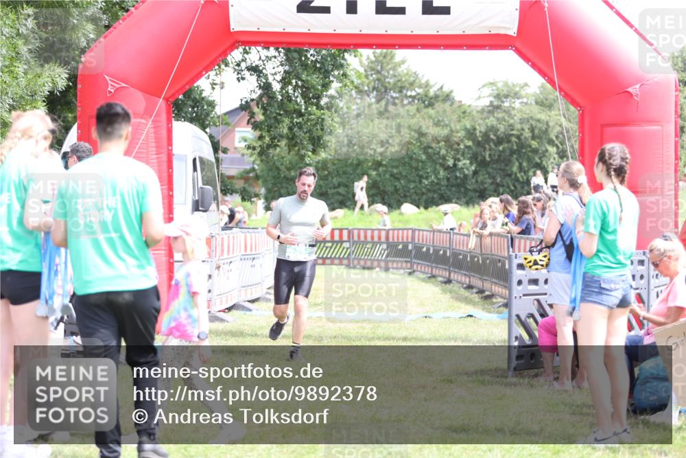 21.06.2026 - 29. Vierlanden-Triathlon Andreas Tolksdorf http://msf.ph/oto/9892378 21.06.2026 13:41:28 Ziel 635, 635 meine-sportfotos.de