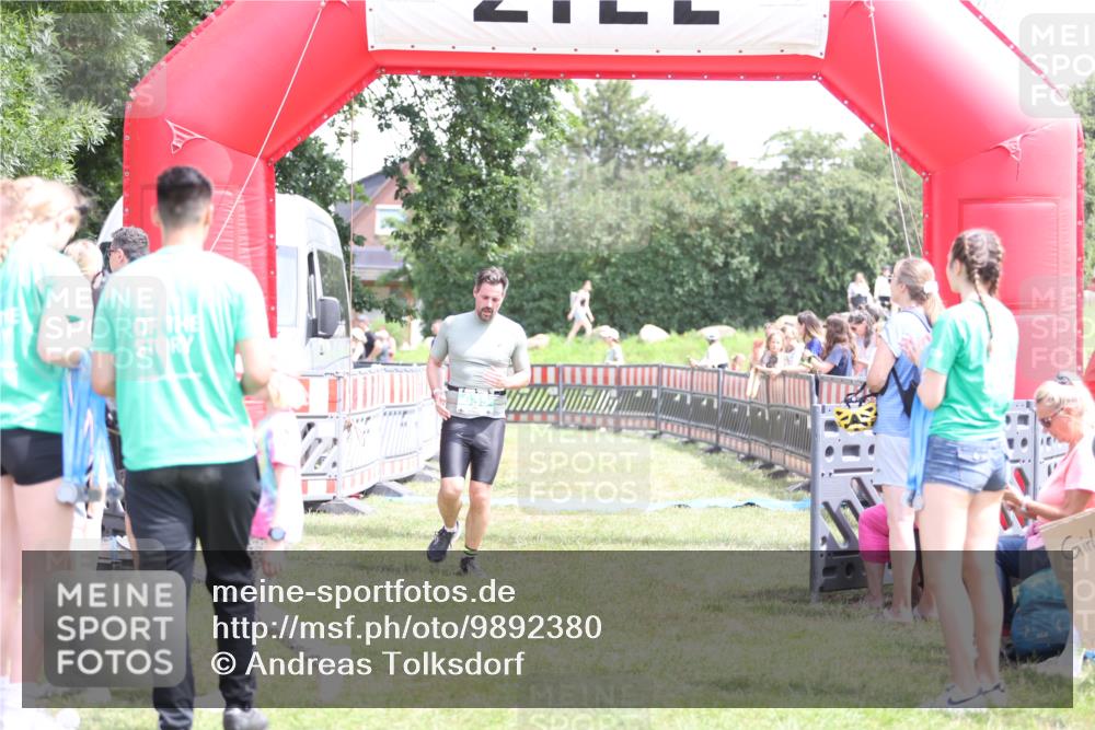 21.06.2026 - 29. Vierlanden-Triathlon Andreas Tolksdorf http://msf.ph/oto/9892380 21.06.2026 13:41:28 Ziel 635, 635 meine-sportfotos.de