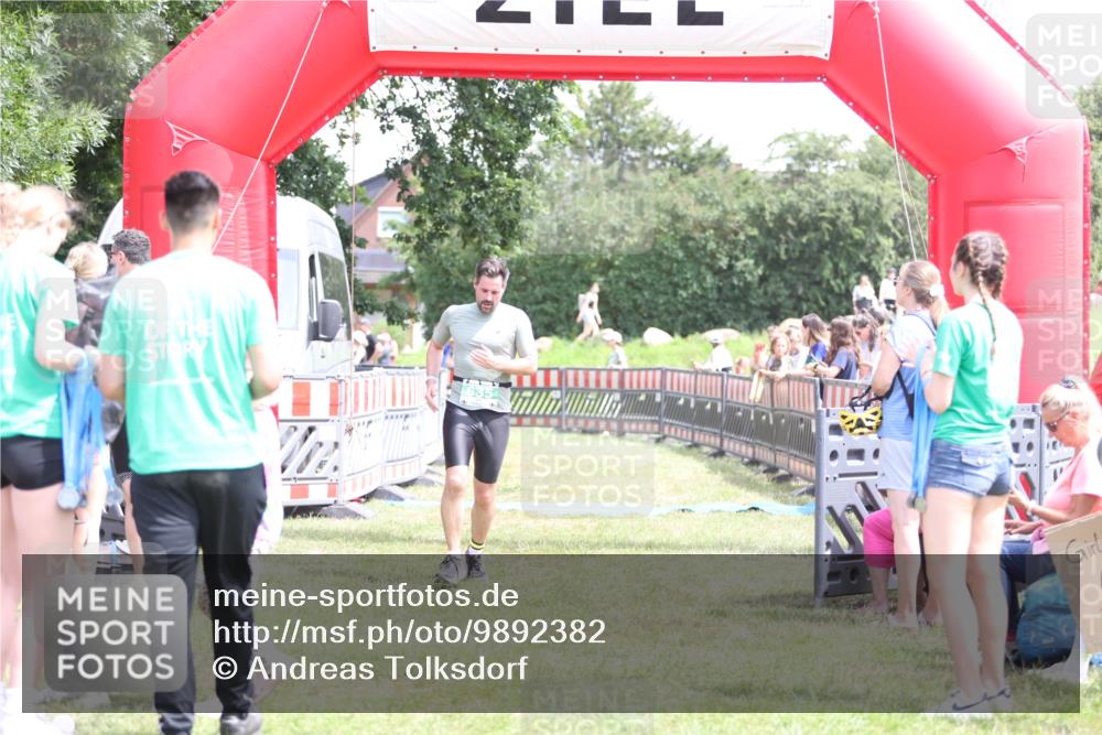 21.06.2026 - 29. Vierlanden-Triathlon Andreas Tolksdorf http://msf.ph/oto/9892382 21.06.2026 13:41:28 Ziel 635, 635 meine-sportfotos.de