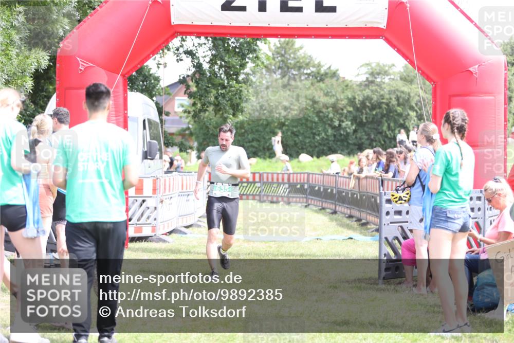 21.06.2026 - 29. Vierlanden-Triathlon Andreas Tolksdorf http://msf.ph/oto/9892385 21.06.2026 13:41:29 Ziel 635, 635 meine-sportfotos.de
