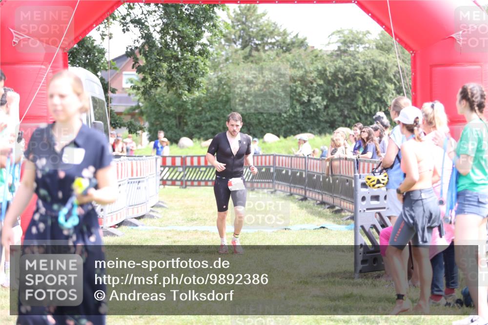 21.06.2026 - 29. Vierlanden-Triathlon Andreas Tolksdorf http://msf.ph/oto/9892386 21.06.2026 13:41:42 Ziel 90, 1353, 90, 1353 meine-sportfotos.de