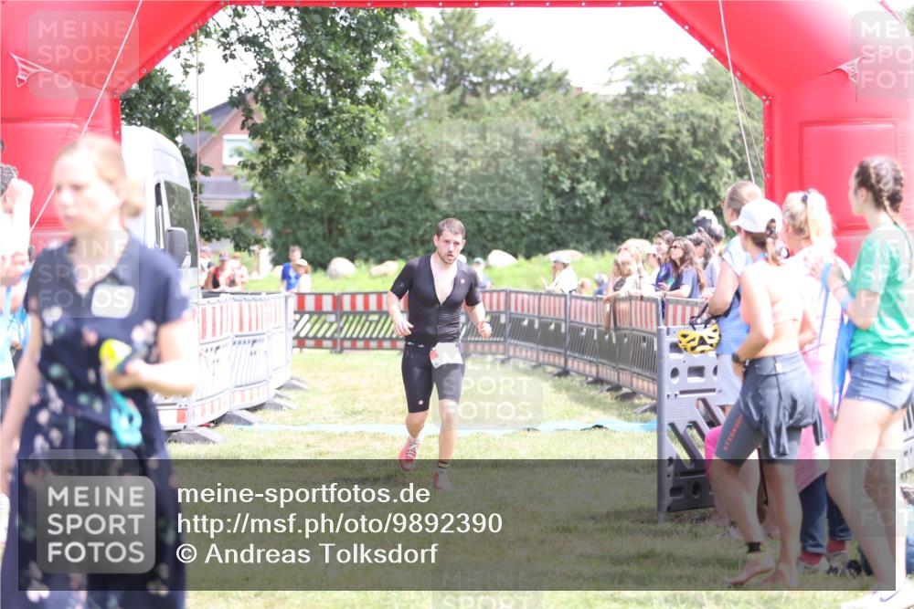 21.06.2026 - 29. Vierlanden-Triathlon Andreas Tolksdorf http://msf.ph/oto/9892390 21.06.2026 13:41:42 Ziel 90, 1353, 90, 1353 meine-sportfotos.de