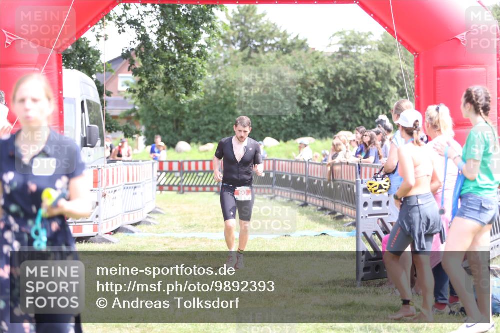 21.06.2026 - 29. Vierlanden-Triathlon Andreas Tolksdorf http://msf.ph/oto/9892393 21.06.2026 13:41:42 Ziel 90, 1353, 90, 1353 meine-sportfotos.de