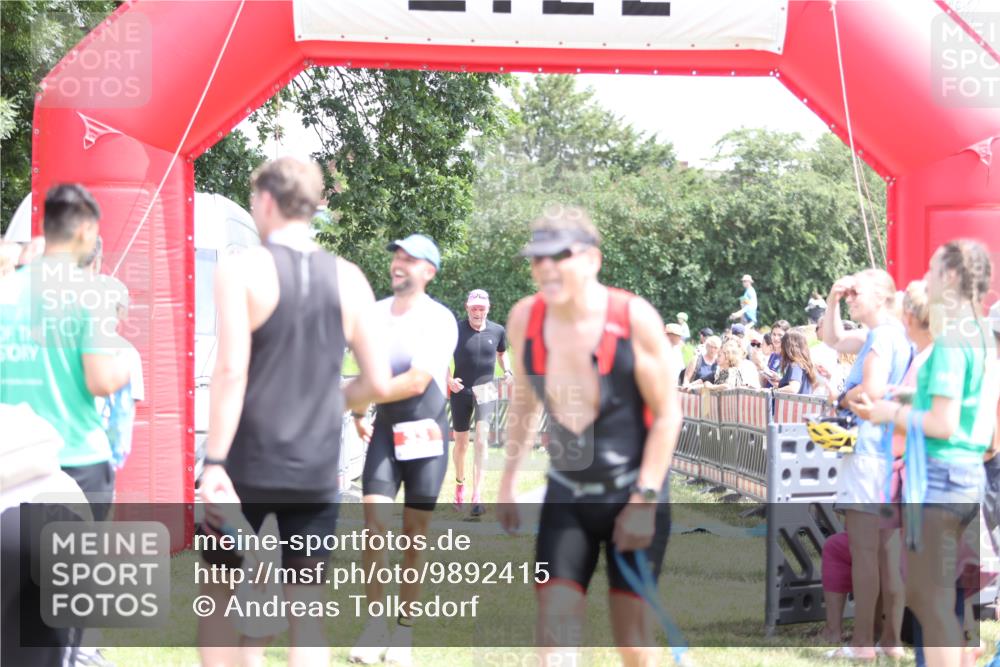 21.06.2026 - 29. Vierlanden-Triathlon Andreas Tolksdorf http://msf.ph/oto/9892415 21.06.2026 13:42:01 Ziel 33, 124, 33, 124 meine-sportfotos.de