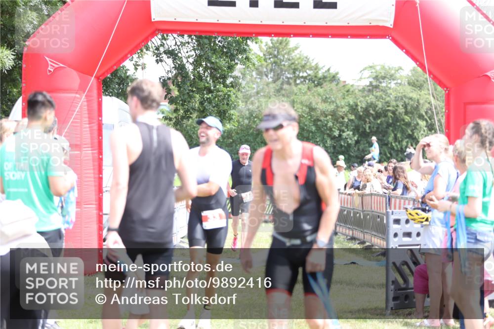 21.06.2026 - 29. Vierlanden-Triathlon Andreas Tolksdorf http://msf.ph/oto/9892416 21.06.2026 13:42:01 Ziel 33, 124, 33, 124 meine-sportfotos.de