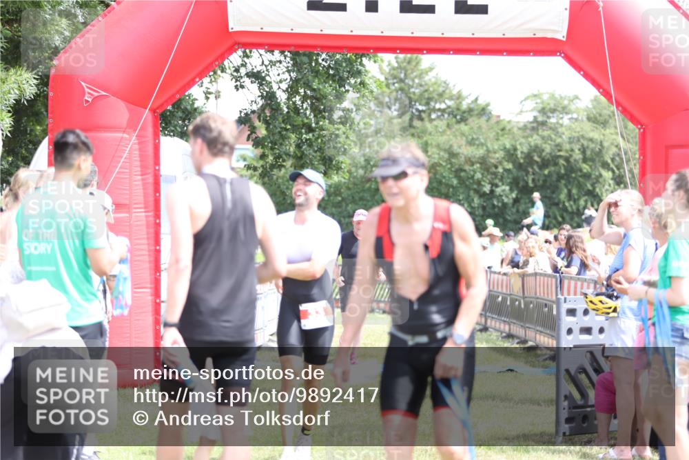 21.06.2026 - 29. Vierlanden-Triathlon Andreas Tolksdorf http://msf.ph/oto/9892417 21.06.2026 13:42:01 Ziel 33, 124, 33, 124 meine-sportfotos.de