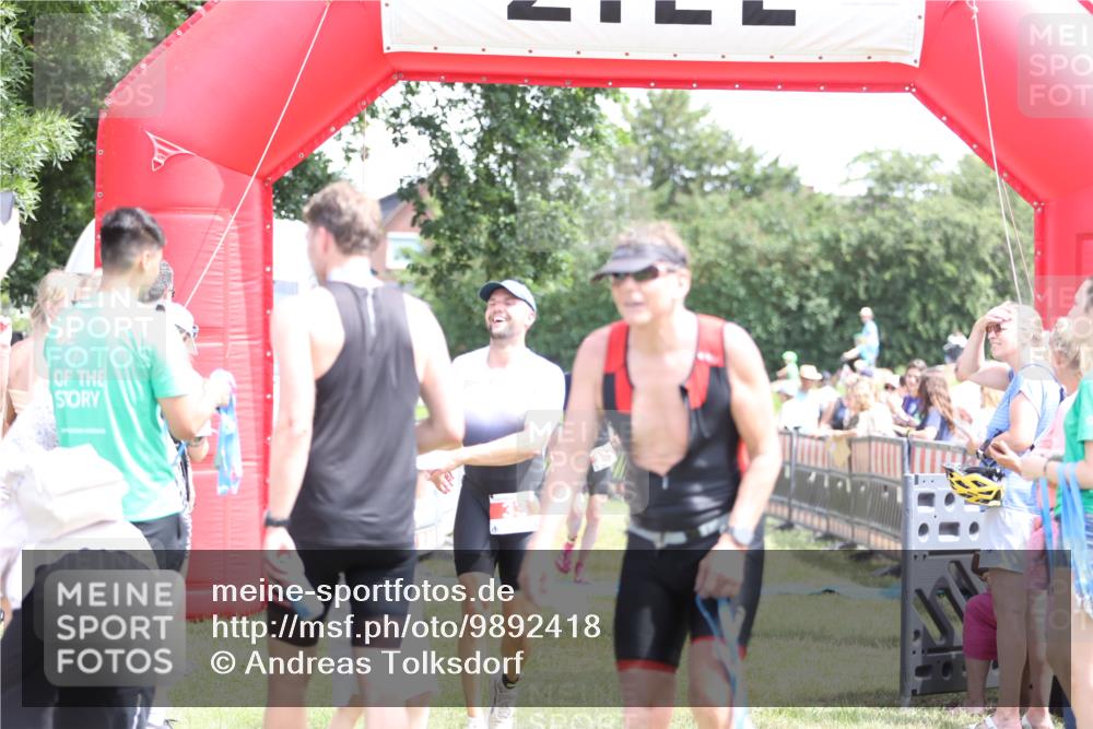 21.06.2026 - 29. Vierlanden-Triathlon Andreas Tolksdorf http://msf.ph/oto/9892418 21.06.2026 13:42:01 Ziel 33, 124, 33, 124 meine-sportfotos.de