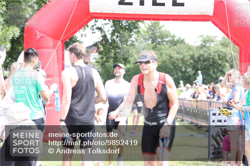 21.06.2026 - 29. Vierlanden-Triathlon Andreas Tolksdorf http://msf.ph/oto/9892419 21.06.2026 13:42:01 Ziel 33, 124, 33, 124 meine-sportfotos.de