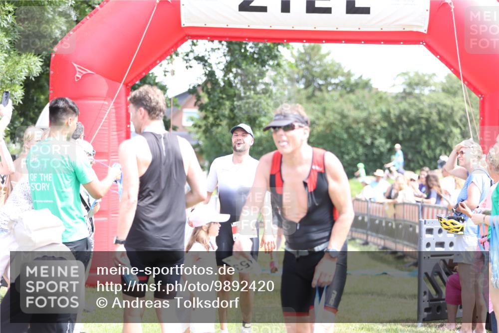21.06.2026 - 29. Vierlanden-Triathlon Andreas Tolksdorf http://msf.ph/oto/9892420 21.06.2026 13:42:02 Ziel 33, 124, 33, 124 meine-sportfotos.de