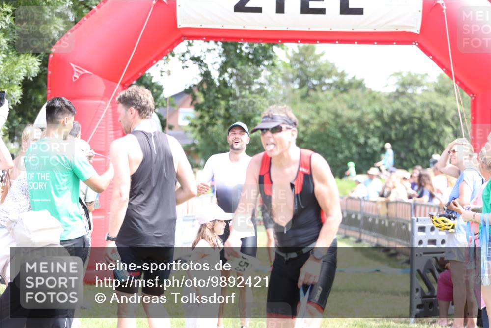 21.06.2026 - 29. Vierlanden-Triathlon Andreas Tolksdorf http://msf.ph/oto/9892421 21.06.2026 13:42:02 Ziel 33, 124, 33, 124 meine-sportfotos.de