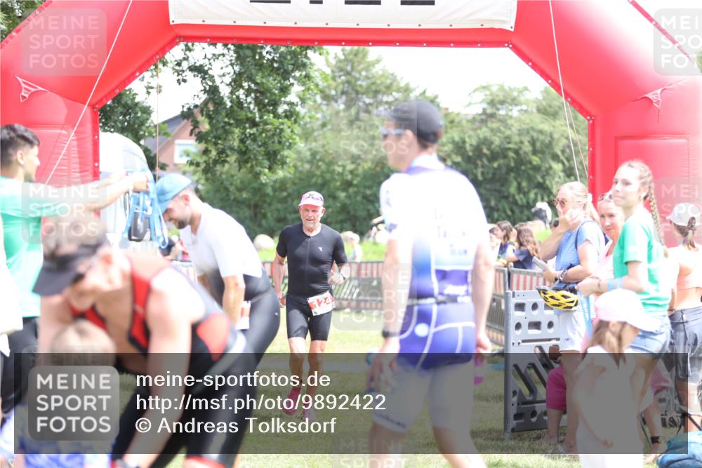 21.06.2026 - 29. Vierlanden-Triathlon Andreas Tolksdorf http://msf.ph/oto/9892422 21.06.2026 13:42:04 Ziel 124, 124 meine-sportfotos.de