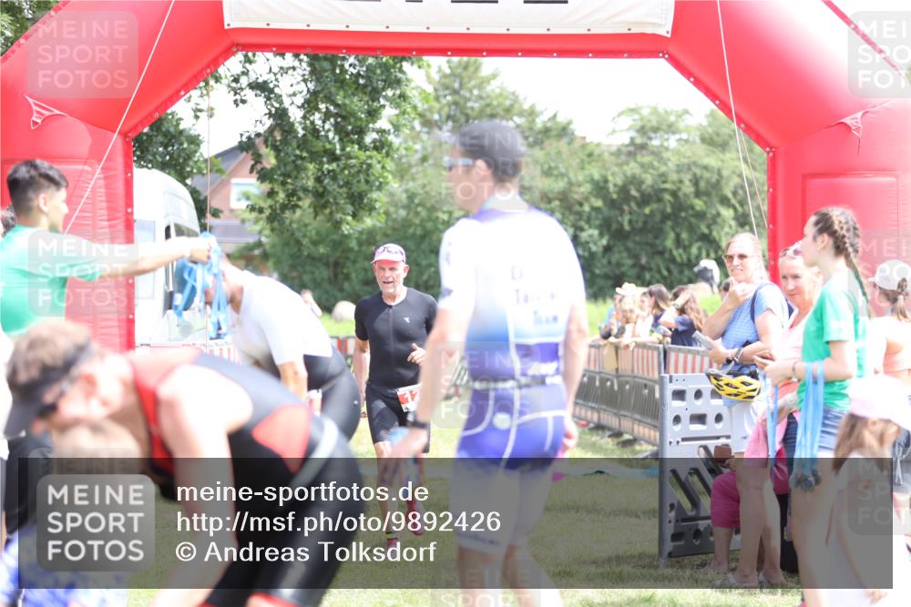 21.06.2026 - 29. Vierlanden-Triathlon Andreas Tolksdorf http://msf.ph/oto/9892426 21.06.2026 13:42:04 Ziel 124, 124 meine-sportfotos.de