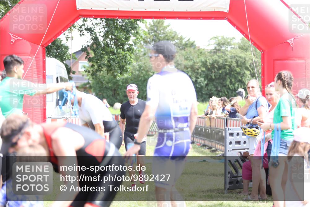21.06.2026 - 29. Vierlanden-Triathlon Andreas Tolksdorf http://msf.ph/oto/9892427 21.06.2026 13:42:04 Ziel 124, 124 meine-sportfotos.de