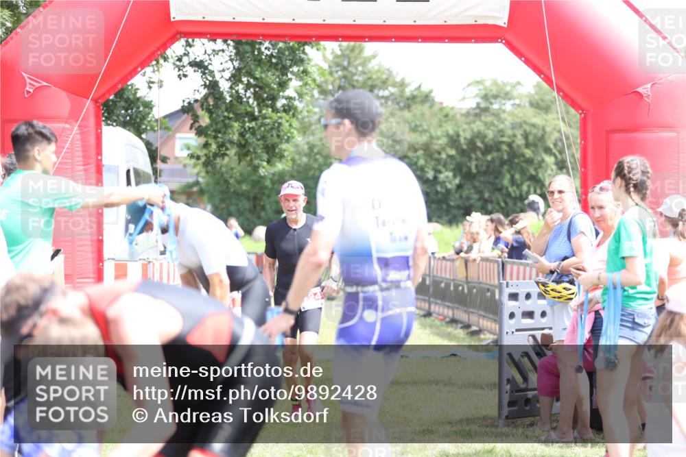 21.06.2026 - 29. Vierlanden-Triathlon Andreas Tolksdorf http://msf.ph/oto/9892428 21.06.2026 13:42:04 Ziel 124, 124 meine-sportfotos.de
