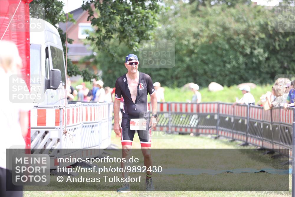 21.06.2026 - 29. Vierlanden-Triathlon Andreas Tolksdorf http://msf.ph/oto/9892430 21.06.2026 13:42:34 Ziel 239, 239 meine-sportfotos.de