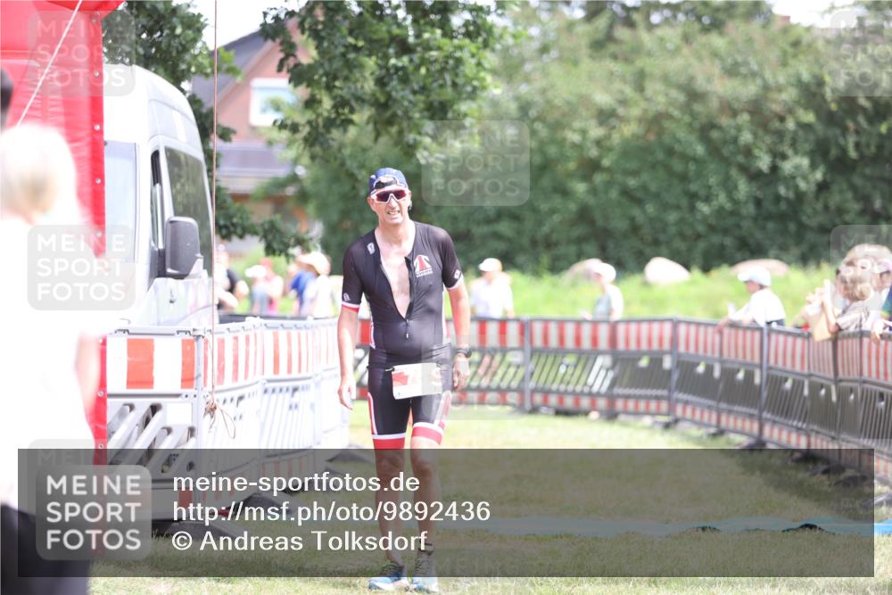 21.06.2026 - 29. Vierlanden-Triathlon Andreas Tolksdorf http://msf.ph/oto/9892436 21.06.2026 13:42:34 Ziel 239, 239 meine-sportfotos.de
