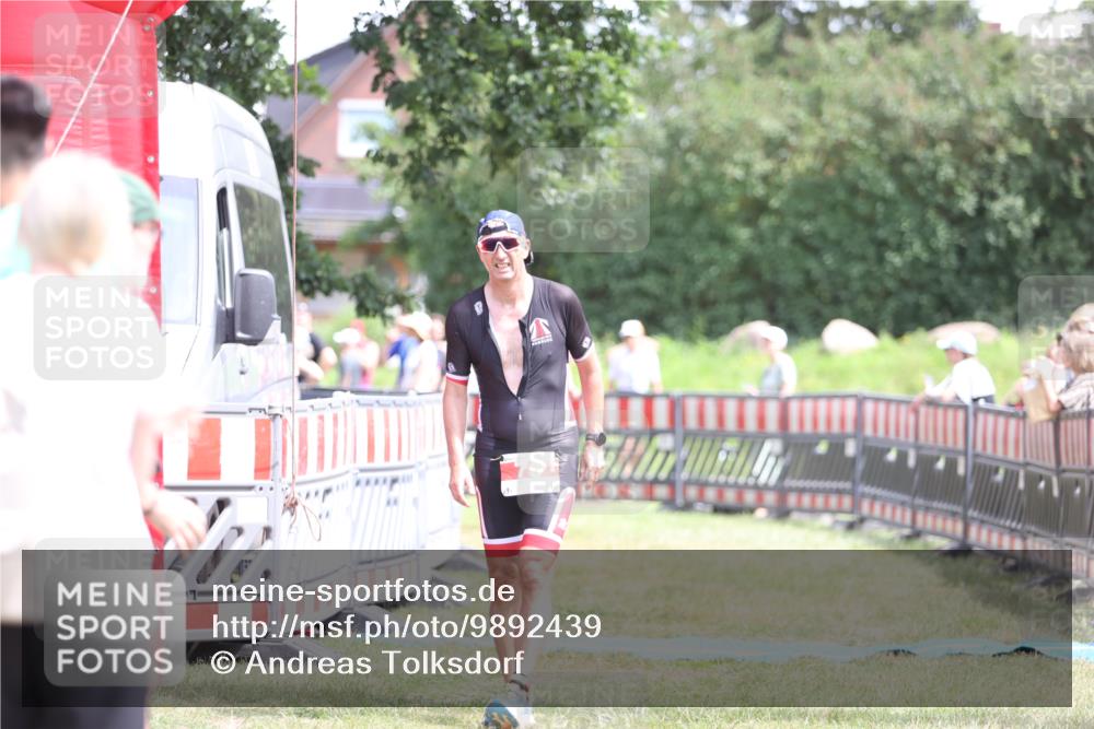 21.06.2026 - 29. Vierlanden-Triathlon Andreas Tolksdorf http://msf.ph/oto/9892439 21.06.2026 13:42:34 Ziel 239, 239 meine-sportfotos.de