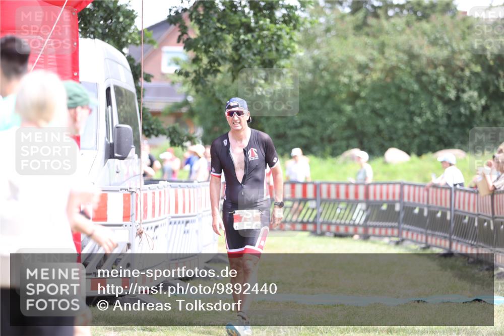 21.06.2026 - 29. Vierlanden-Triathlon Andreas Tolksdorf http://msf.ph/oto/9892440 21.06.2026 13:42:34 Ziel 239, 239 meine-sportfotos.de