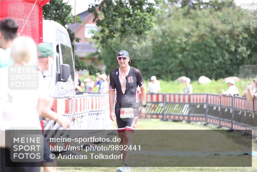 21.06.2026 - 29. Vierlanden-Triathlon Andreas Tolksdorf http://msf.ph/oto/9892441 21.06.2026 13:42:34 Ziel 239, 239 meine-sportfotos.de