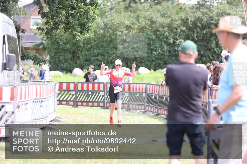 21.06.2026 - 29. Vierlanden-Triathlon Andreas Tolksdorf http://msf.ph/oto/9892442 21.06.2026 13:42:37 Ziel 239, 239 meine-sportfotos.de