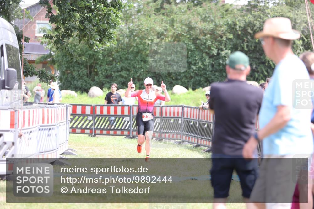21.06.2026 - 29. Vierlanden-Triathlon Andreas Tolksdorf http://msf.ph/oto/9892444 21.06.2026 13:42:37 Ziel 239, 239 meine-sportfotos.de