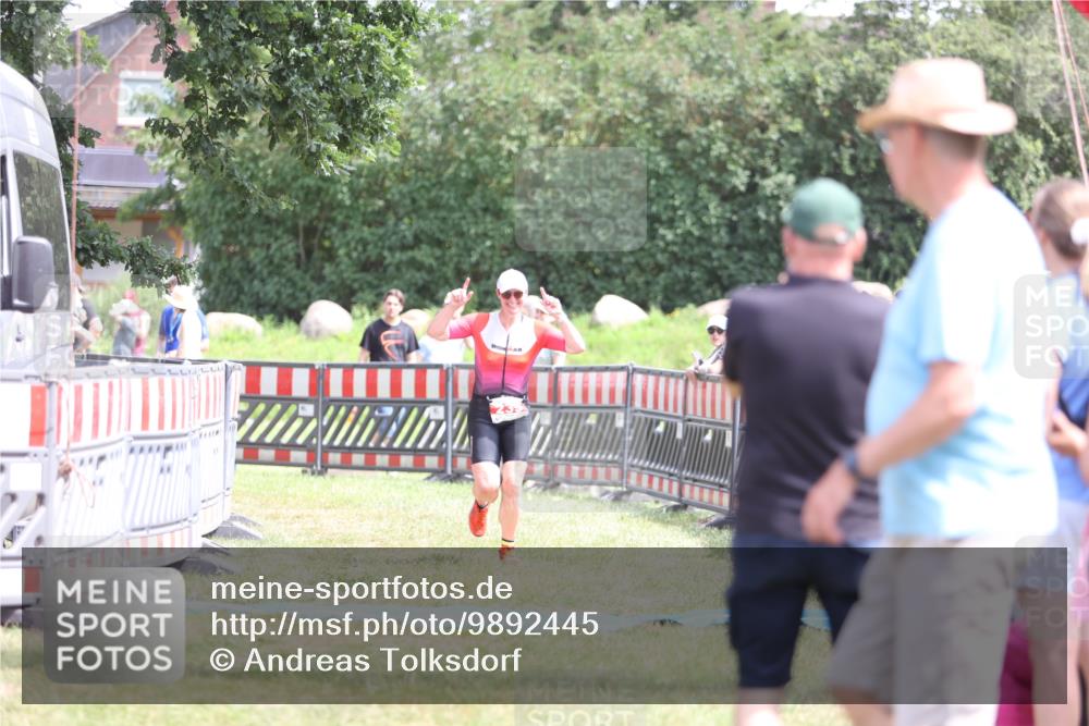 21.06.2026 - 29. Vierlanden-Triathlon Andreas Tolksdorf http://msf.ph/oto/9892445 21.06.2026 13:42:37 Ziel 239, 239 meine-sportfotos.de