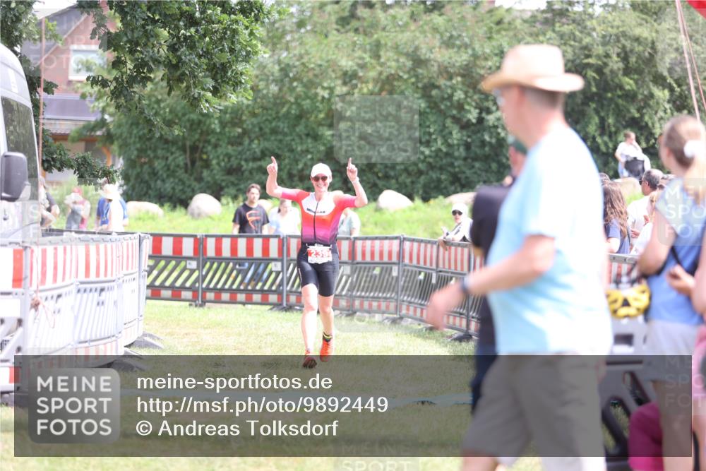 21.06.2026 - 29. Vierlanden-Triathlon Andreas Tolksdorf http://msf.ph/oto/9892449 21.06.2026 13:42:37 Ziel 239, 239 meine-sportfotos.de
