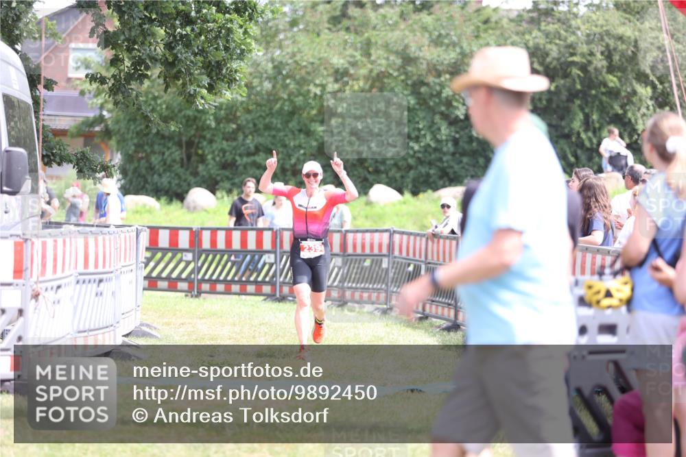 21.06.2026 - 29. Vierlanden-Triathlon Andreas Tolksdorf http://msf.ph/oto/9892450 21.06.2026 13:42:37 Ziel 239, 239 meine-sportfotos.de