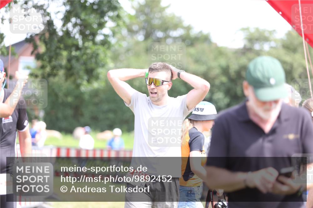 21.06.2026 - 29. Vierlanden-Triathlon Andreas Tolksdorf http://msf.ph/oto/9892452 21.06.2026 13:43:02 Ziel 284, 289, 284, 289 meine-sportfotos.de