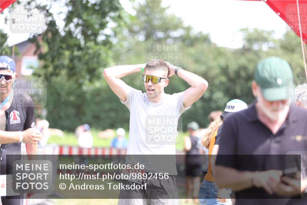 21.06.2026 - 29. Vierlanden-Triathlon Andreas Tolksdorf http://msf.ph/oto/9892456 21.06.2026 13:43:02 Ziel 284, 289, 284, 289 meine-sportfotos.de