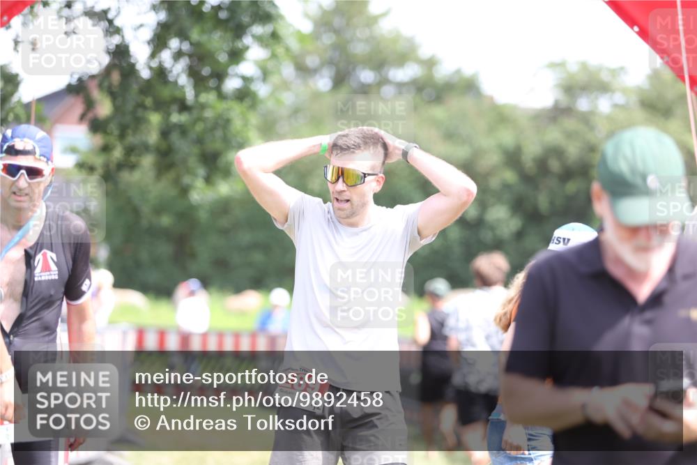 21.06.2026 - 29. Vierlanden-Triathlon Andreas Tolksdorf http://msf.ph/oto/9892458 21.06.2026 13:43:02 Ziel 284, 289, 284, 289 meine-sportfotos.de