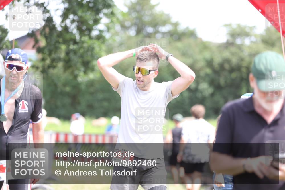 21.06.2026 - 29. Vierlanden-Triathlon Andreas Tolksdorf http://msf.ph/oto/9892460 21.06.2026 13:43:02 Ziel 284, 289, 284, 289 meine-sportfotos.de