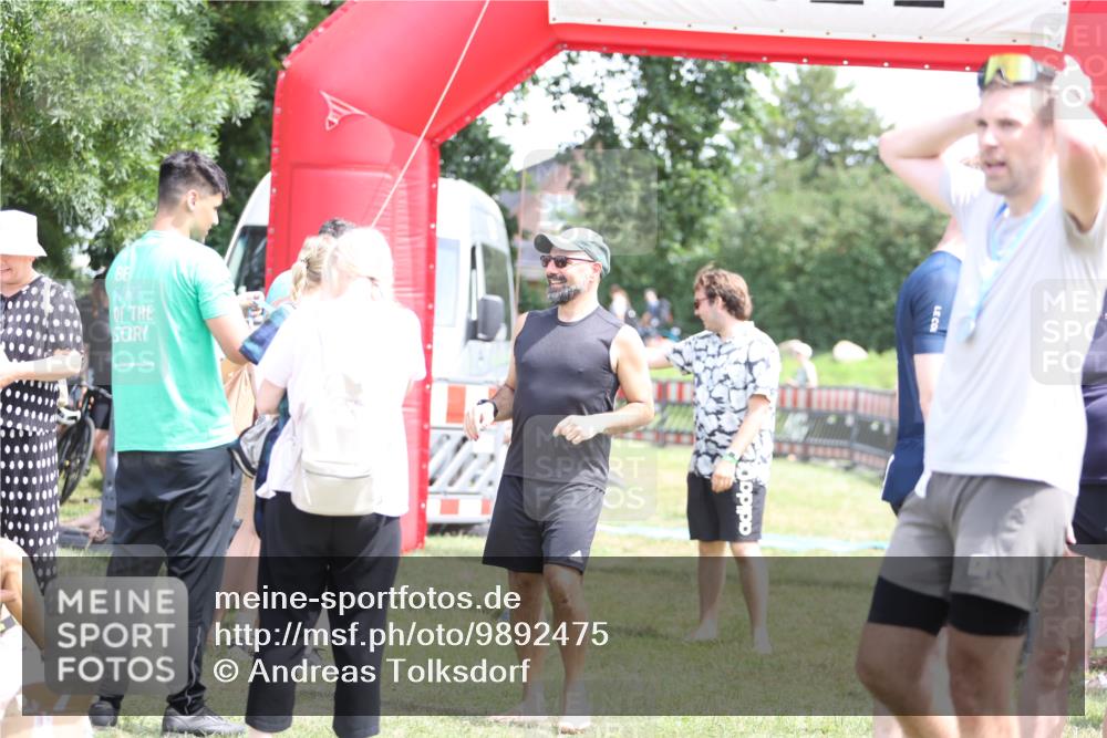 21.06.2026 - 29. Vierlanden-Triathlon Andreas Tolksdorf http://msf.ph/oto/9892475 21.06.2026 13:43:15 Ziel 284, 284 meine-sportfotos.de