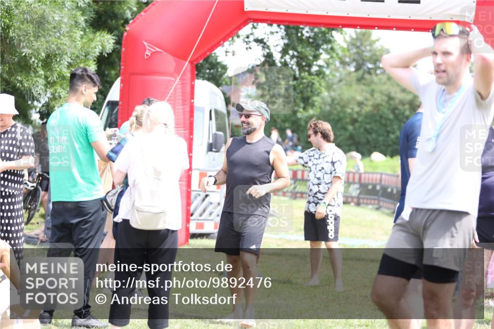 21.06.2026 - 29. Vierlanden-Triathlon Andreas Tolksdorf http://msf.ph/oto/9892476 21.06.2026 13:43:15 Ziel 284, 284 meine-sportfotos.de