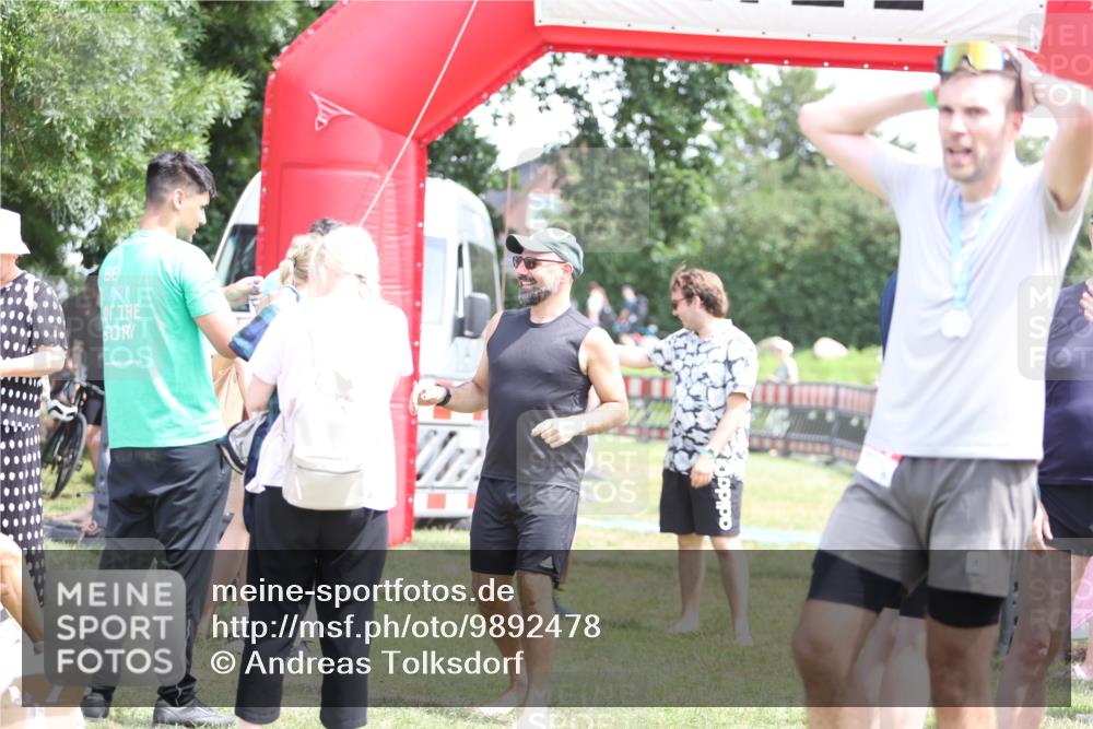 21.06.2026 - 29. Vierlanden-Triathlon Andreas Tolksdorf http://msf.ph/oto/9892478 21.06.2026 13:43:15 Ziel 284, 284 meine-sportfotos.de