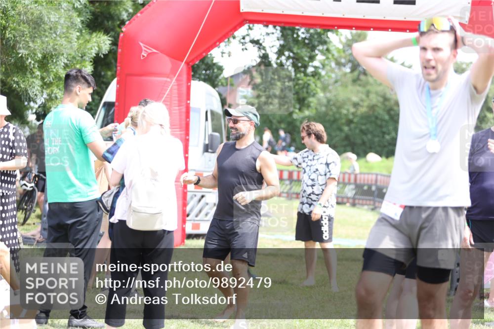 21.06.2026 - 29. Vierlanden-Triathlon Andreas Tolksdorf http://msf.ph/oto/9892479 21.06.2026 13:43:15 Ziel 284, 284 meine-sportfotos.de