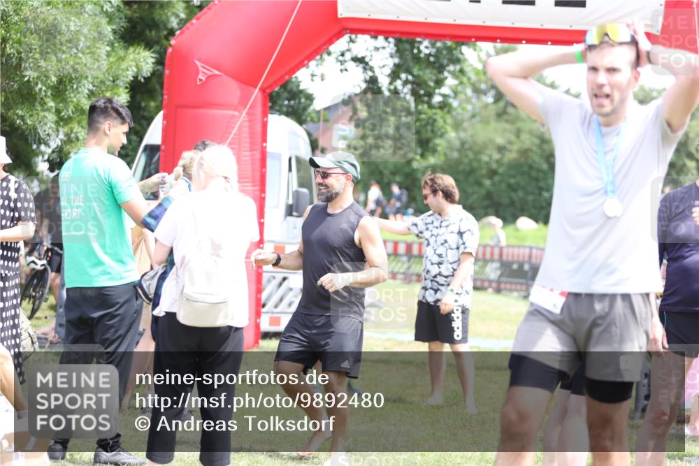 21.06.2026 - 29. Vierlanden-Triathlon Andreas Tolksdorf http://msf.ph/oto/9892480 21.06.2026 13:43:15 Ziel 284, 284 meine-sportfotos.de