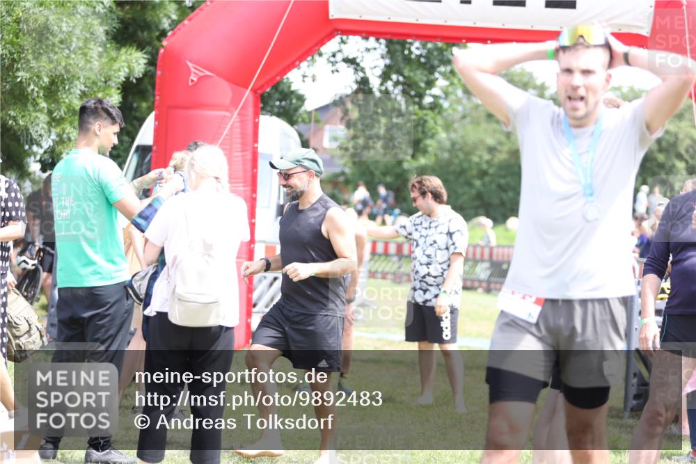 21.06.2026 - 29. Vierlanden-Triathlon Andreas Tolksdorf http://msf.ph/oto/9892483 21.06.2026 13:43:16 Ziel  meine-sportfotos.de