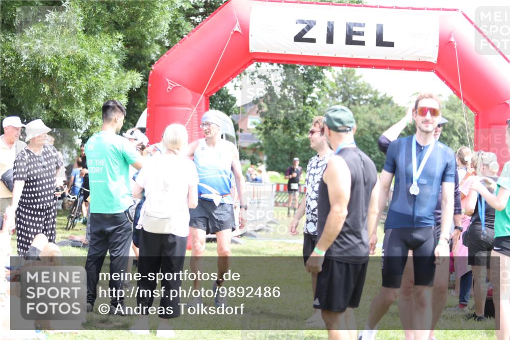 21.06.2026 - 29. Vierlanden-Triathlon Andreas Tolksdorf http://msf.ph/oto/9892486 21.06.2026 13:43:24 Ziel 755, 755 meine-sportfotos.de