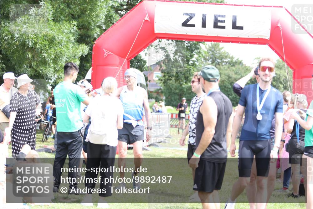21.06.2026 - 29. Vierlanden-Triathlon Andreas Tolksdorf http://msf.ph/oto/9892487 21.06.2026 13:43:24 Ziel 755, 755 meine-sportfotos.de