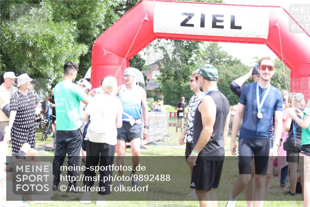 21.06.2026 - 29. Vierlanden-Triathlon Andreas Tolksdorf http://msf.ph/oto/9892488 21.06.2026 13:43:24 Ziel 755, 755 meine-sportfotos.de