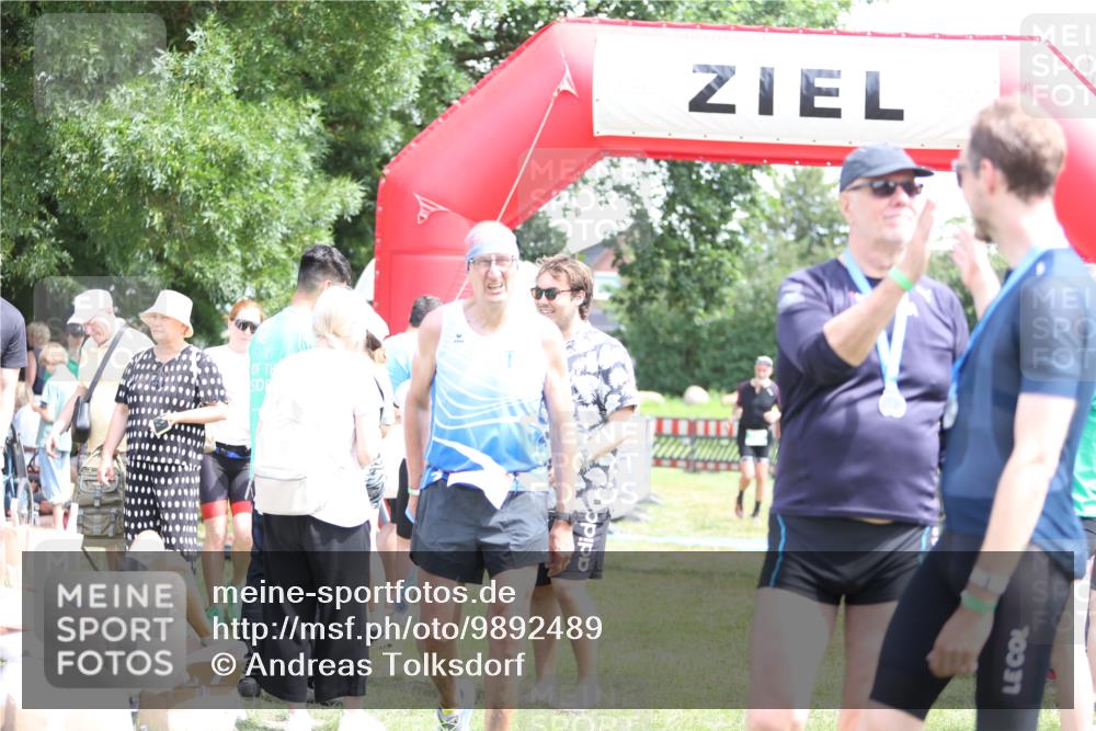 21.06.2026 - 29. Vierlanden-Triathlon Andreas Tolksdorf http://msf.ph/oto/9892489 21.06.2026 13:43:27 Ziel 755, 755 meine-sportfotos.de