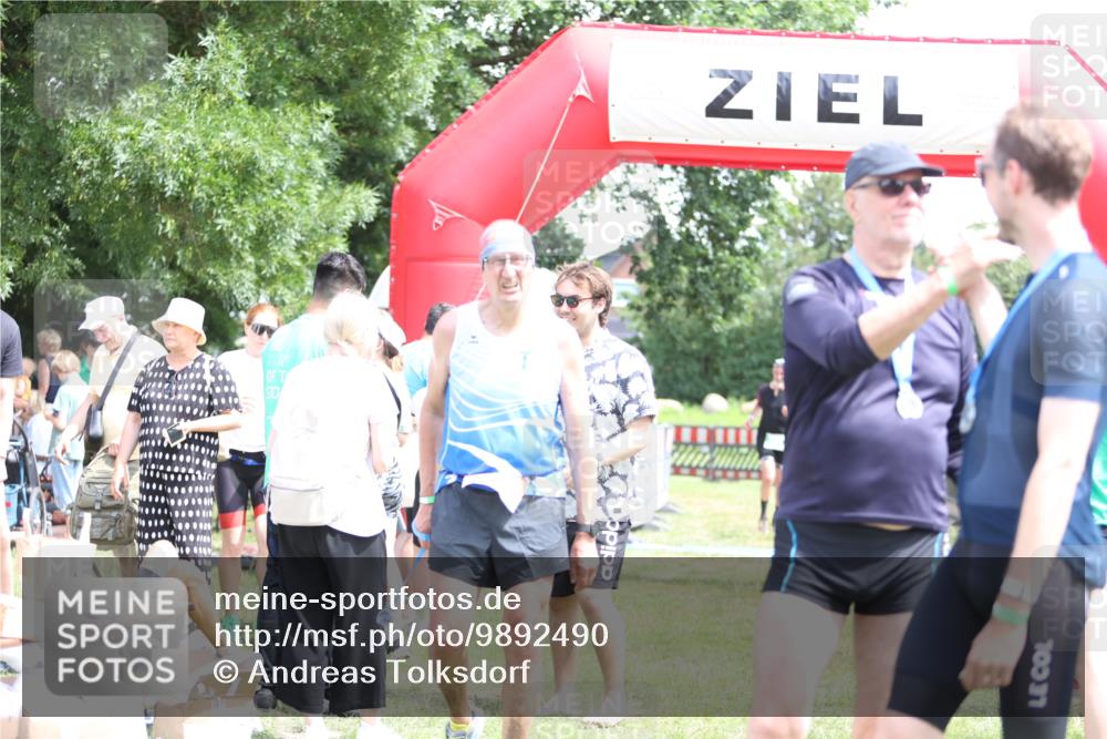 21.06.2026 - 29. Vierlanden-Triathlon Andreas Tolksdorf http://msf.ph/oto/9892490 21.06.2026 13:43:27 Ziel 755, 755 meine-sportfotos.de