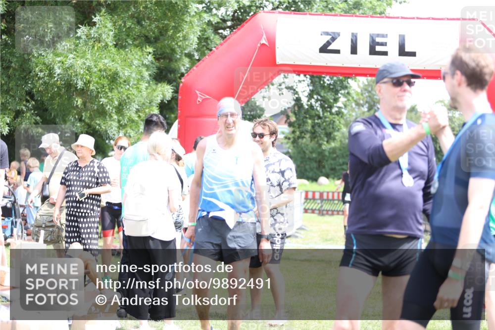 21.06.2026 - 29. Vierlanden-Triathlon Andreas Tolksdorf http://msf.ph/oto/9892491 21.06.2026 13:43:27 Ziel 755, 755 meine-sportfotos.de